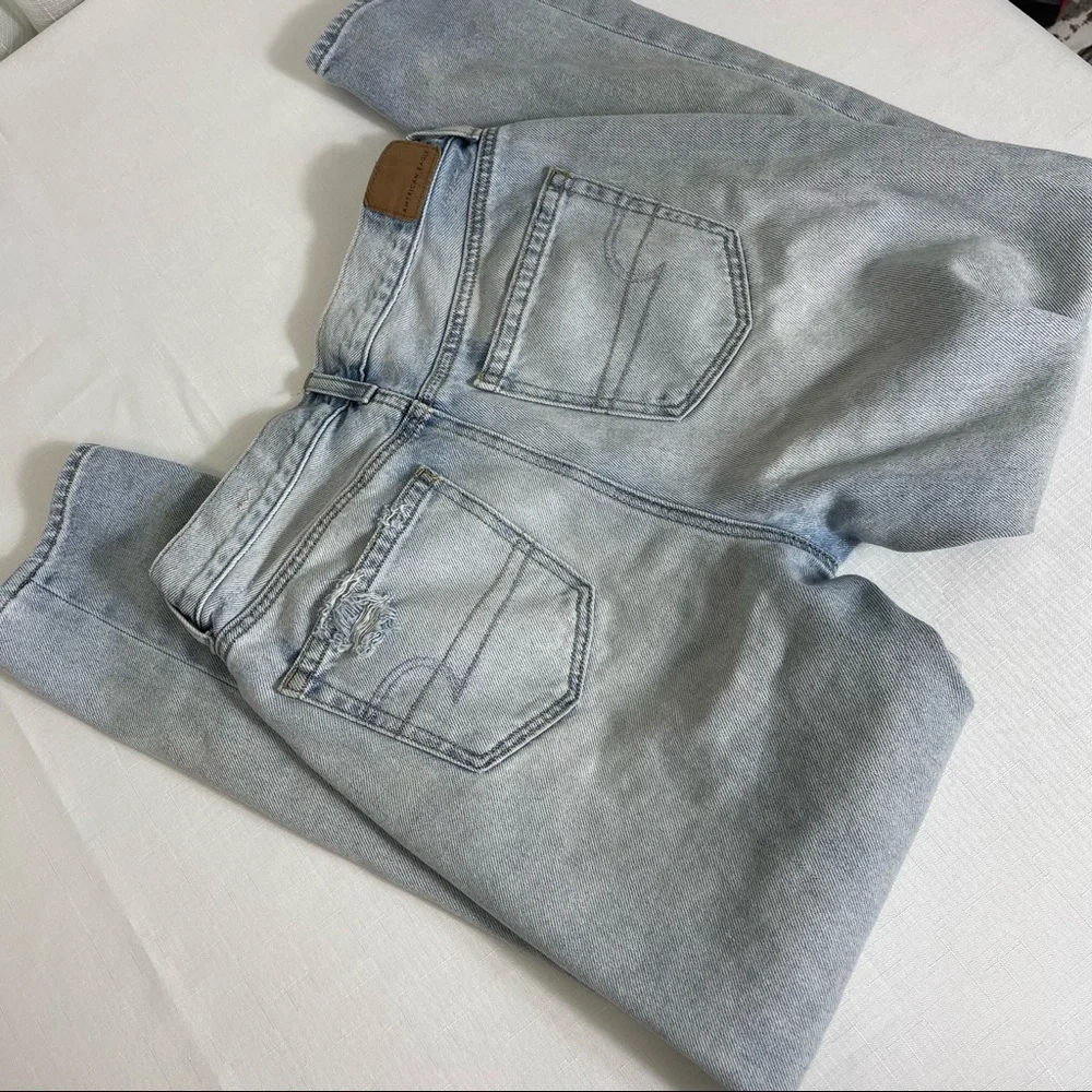 AMERICAN EAGLE OUTFITTERS light washed Mom Jeans light denim blue 4 regular - Picture 9 of 10
